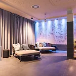 Aja 4*