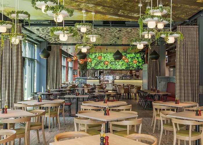 فندق Aja باد سارو