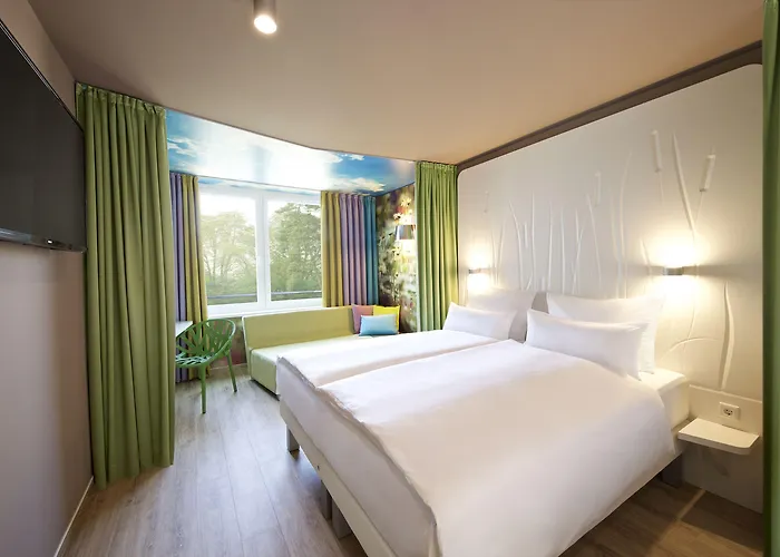 Aja 4* باد سارو