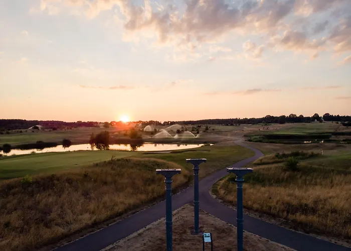 فندق Aja باد سارو